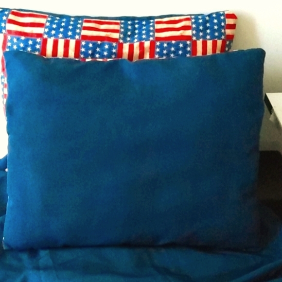 2 piece cushion set. New Condition. - Picture 4 of 4